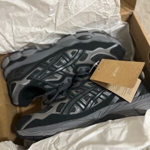 ASICS Gel-NYC Size 9